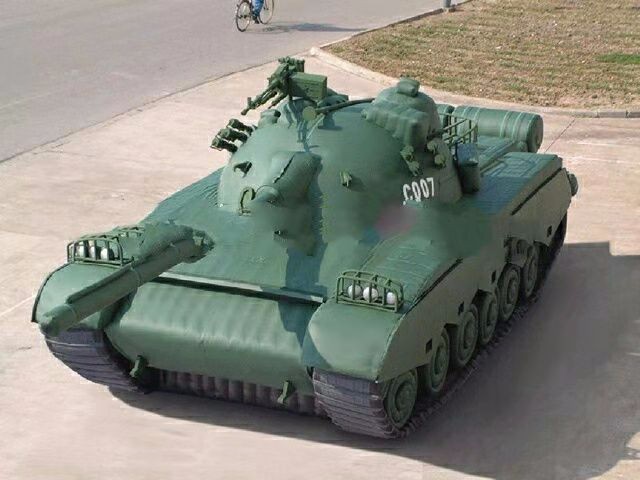 容县军用充气坦克车